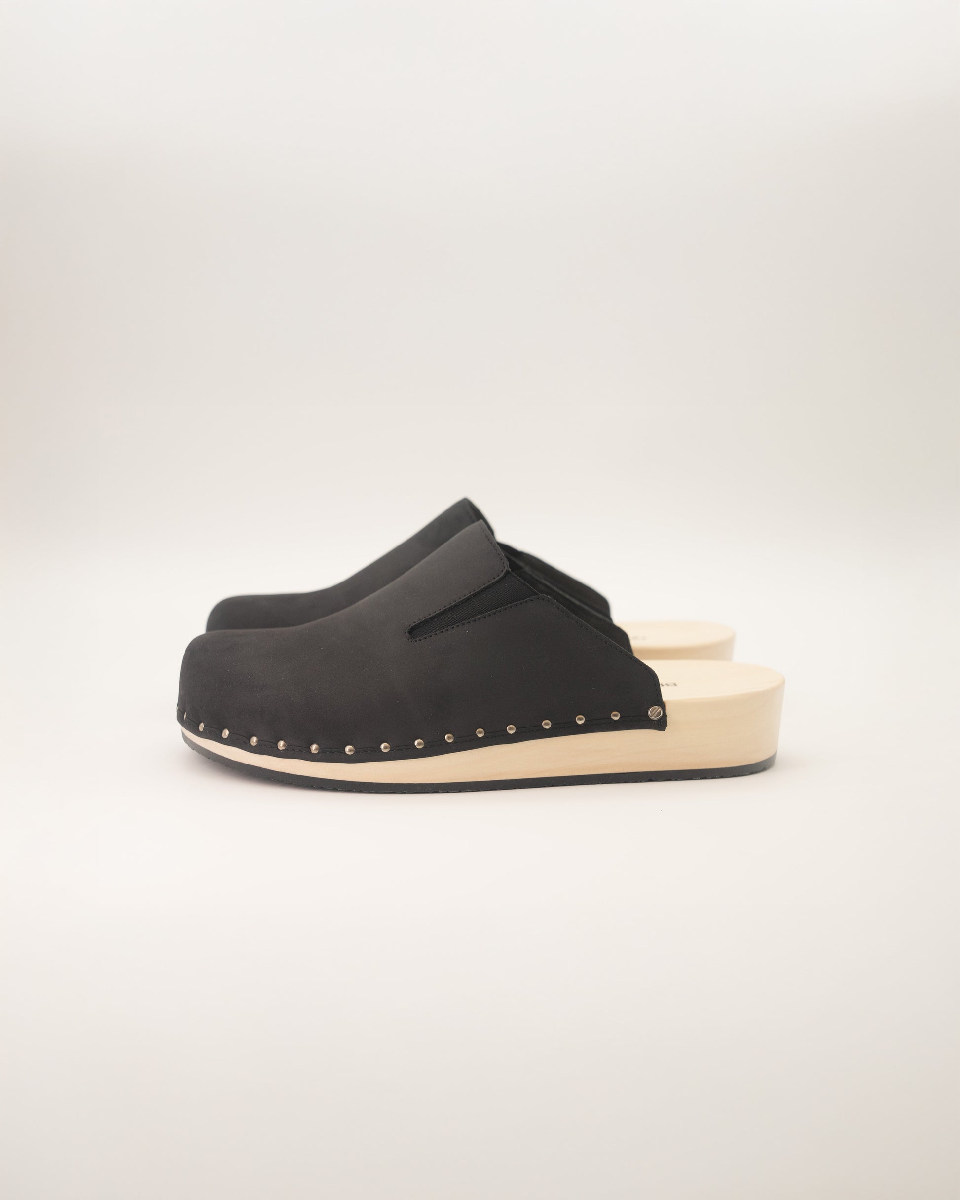 Pin 82 Natural Black